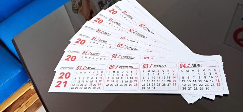 Fotografía de calendarios 2020-21 impresos en taller