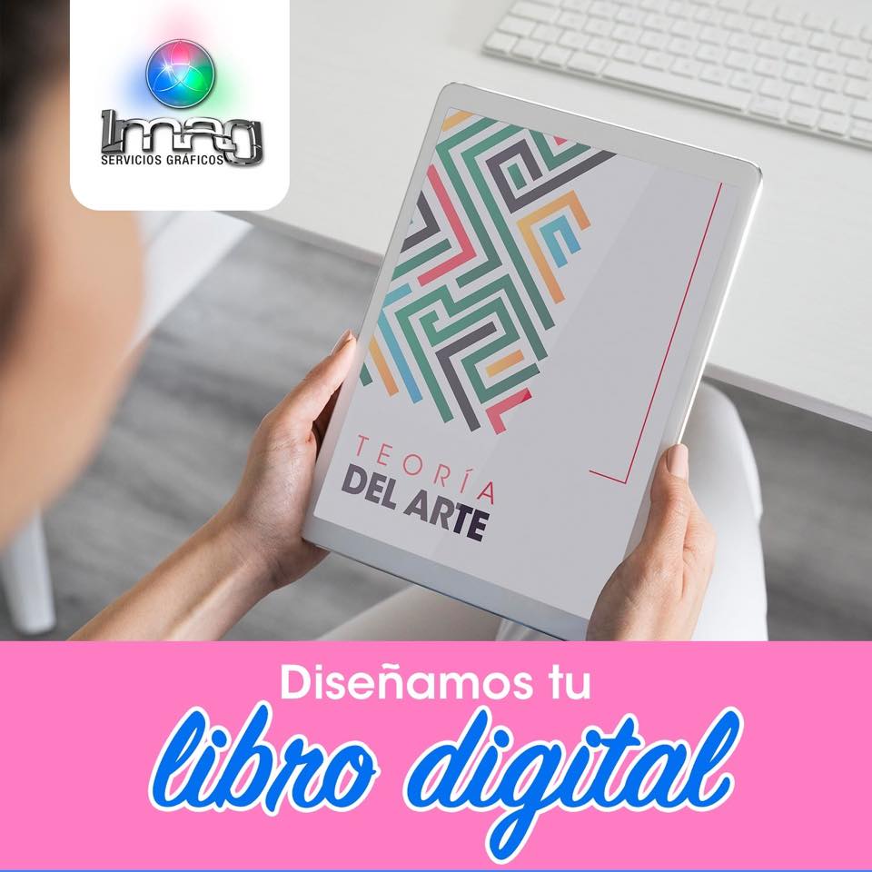Foto mano sosteniendo libro digital Teoría del Arte