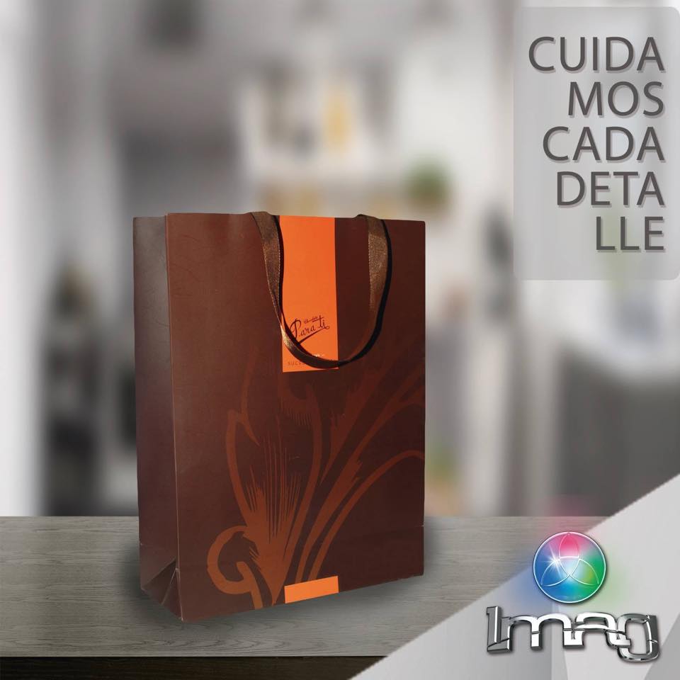 Bolsa de compras marrón con asas naranjas