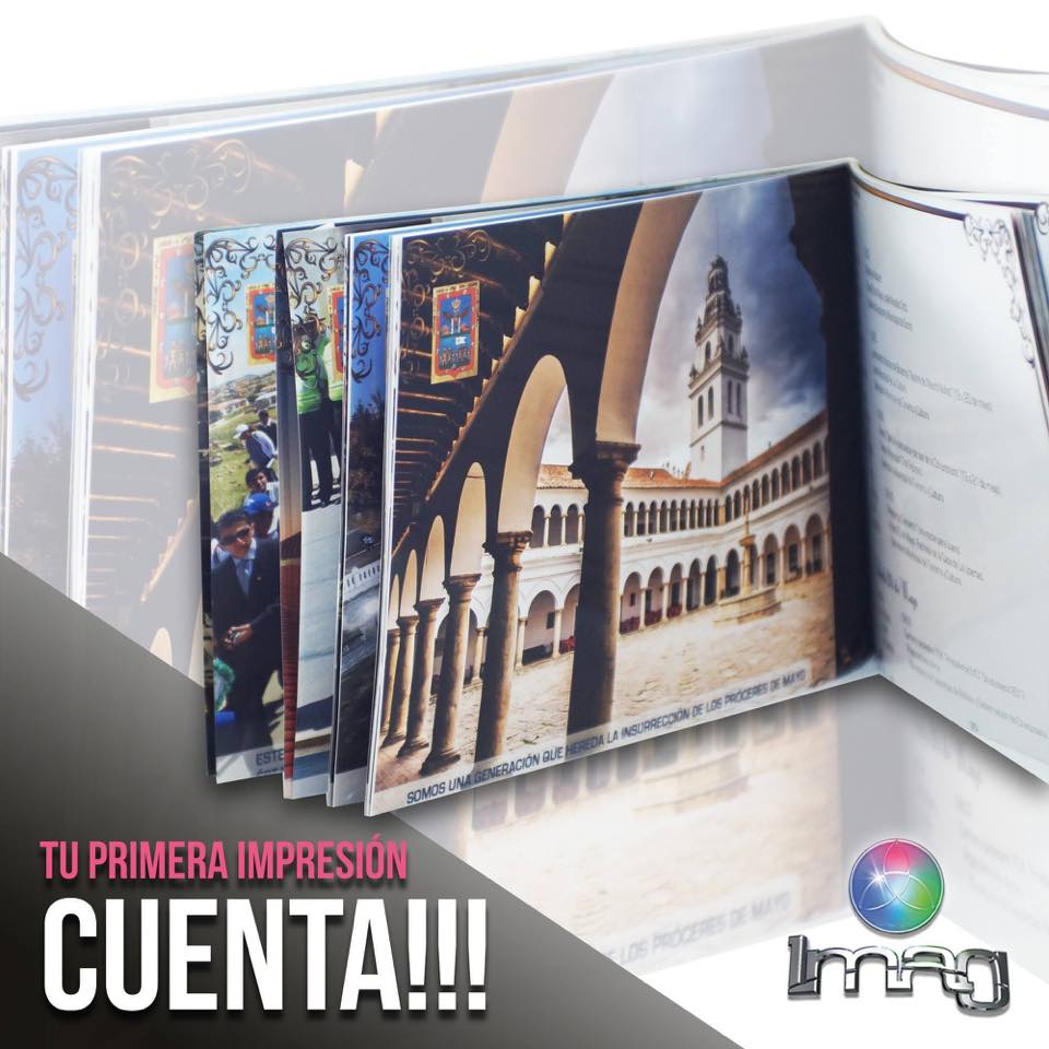 Libro fotografía con páginas interiores abiertas